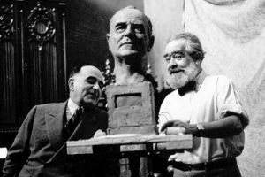 Getúlio Vargas e seu busto esculpido pelo americano Jo Davidson.